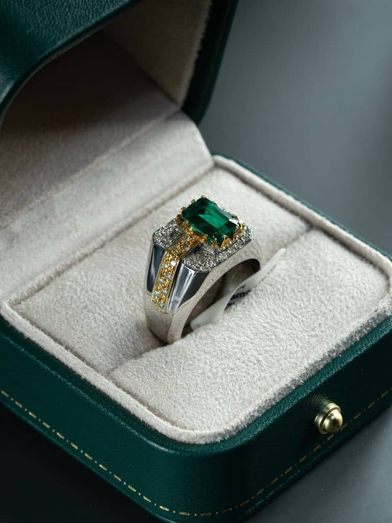 خاتم فضة صياغة يدوية بحجر اخضر أخضر ملكي مع ترصيع الماس - alternate view