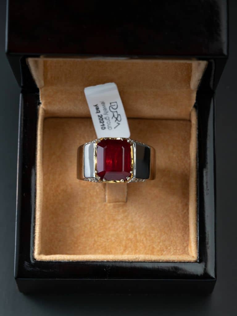 خاتم فضة بحجر ياقوت افريقي أحمر مع ترصيع الماس - alternate view