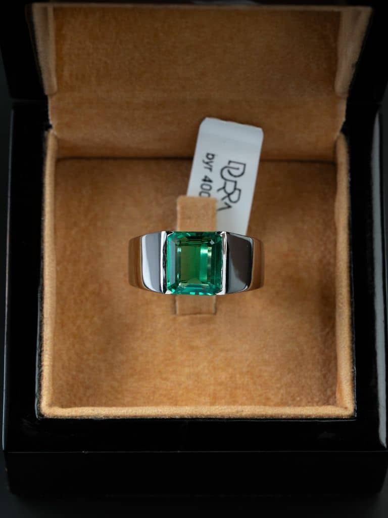 خاتم رجالي صياغة يدوية بحجر البايرون الاخضر - alternate view