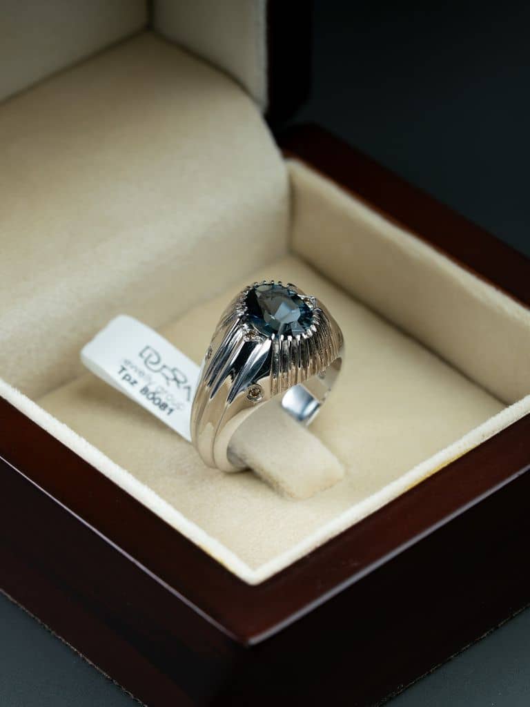 خاتم فضة بحجر توباز اللندني مع ترصيع الماس - alternate view