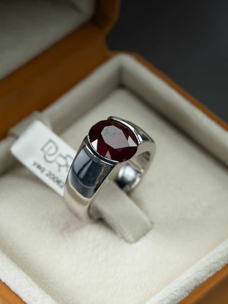 خاتم فضة صياغة يدوية بحجر الياقوت الأحمر - alternate view