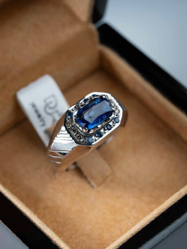 خاتم مميز بحجر الكينايت مع ترصيع الماس وحجر الزفير الافريقي - alternate view