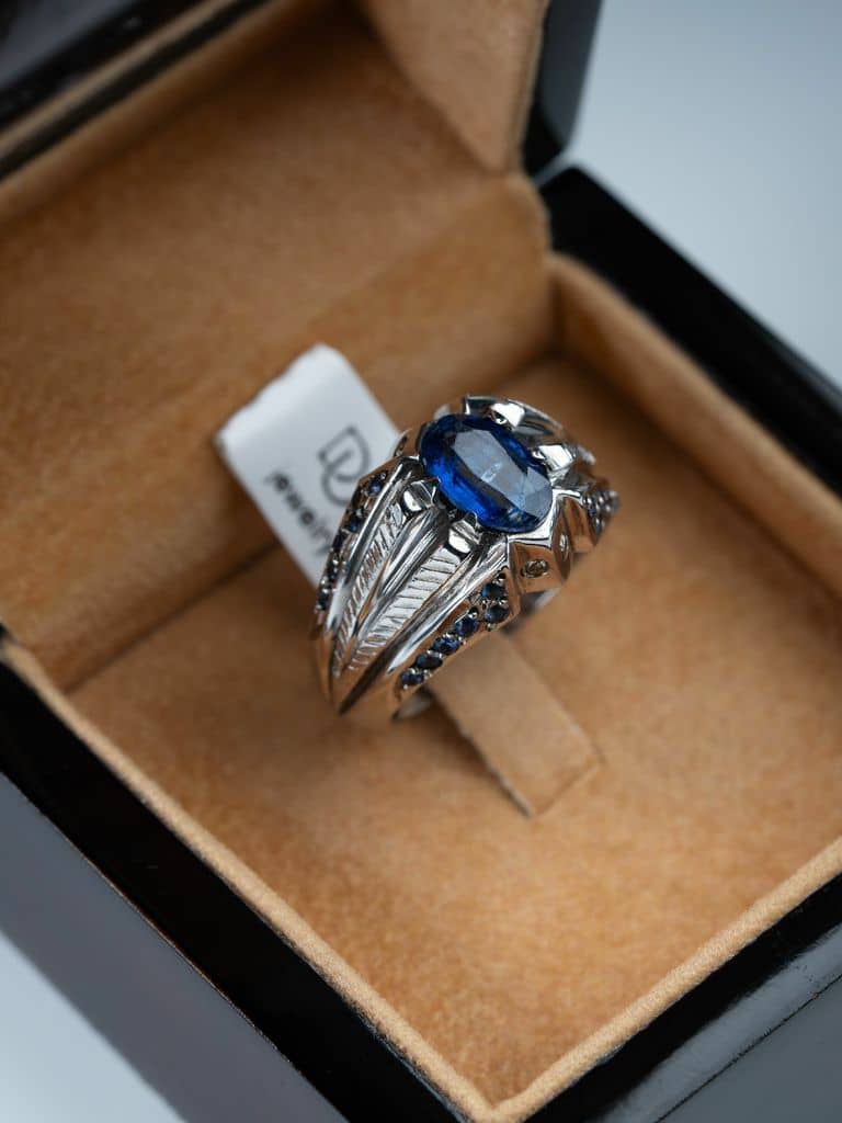 خاتم فضة صياغة يدوية بحجر الكينايت مع ترصيع الماس وزفير افريقي - alternate view