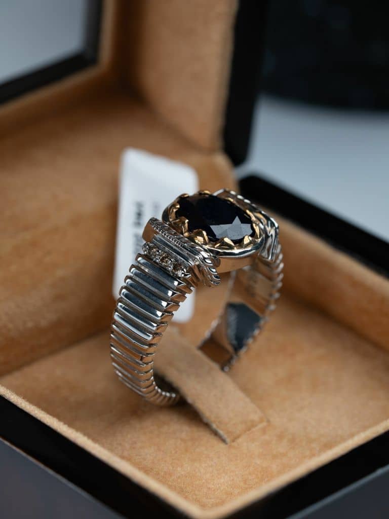 خاتم فضة صيافة يدوية بحجر الزفير الافريقي مع ترصيع الماس - alternate view