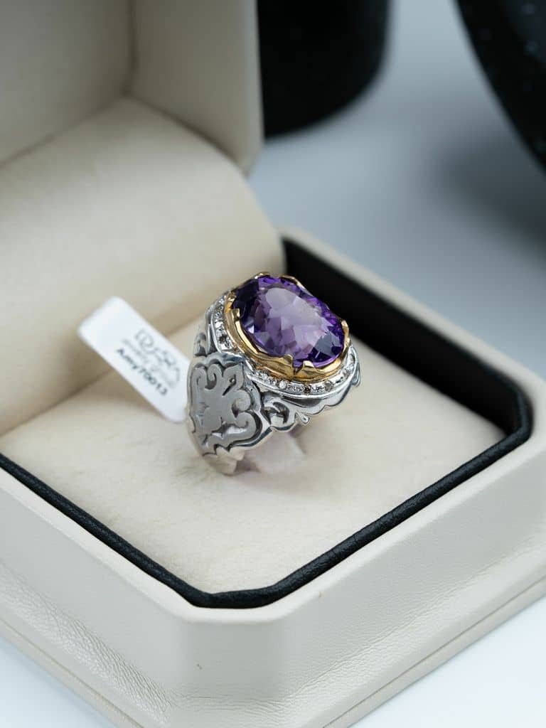 خاتم بنقش يدوي فاخر فضة مع حجر الجمشت وترصيع الالماس - alternate view