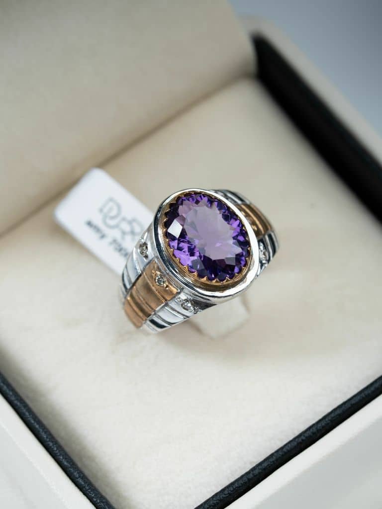 خاتم فاخر بحجر الجمشت وصياغة يدوية مميزة مع طلاء البرنج الذهبي - alternate view