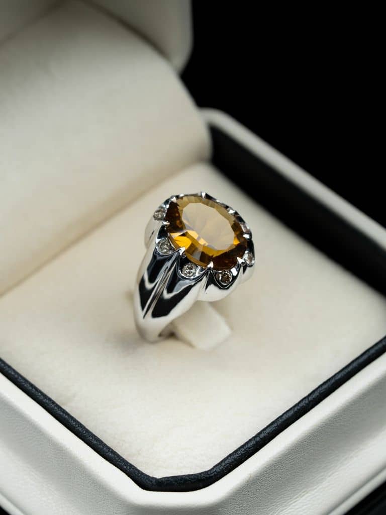 خاتم فضة مرصع بحجر سترين أصفر وترصيع الالماس - alternate view