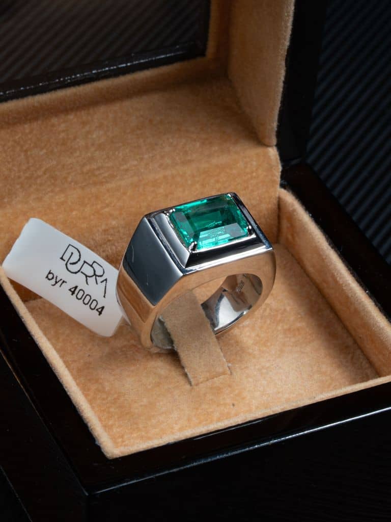 خاتم رجالي ملكي - فضة إسترلينية صياغة "درّ" مع حجر زمرد بقطع زبرجدي فخم