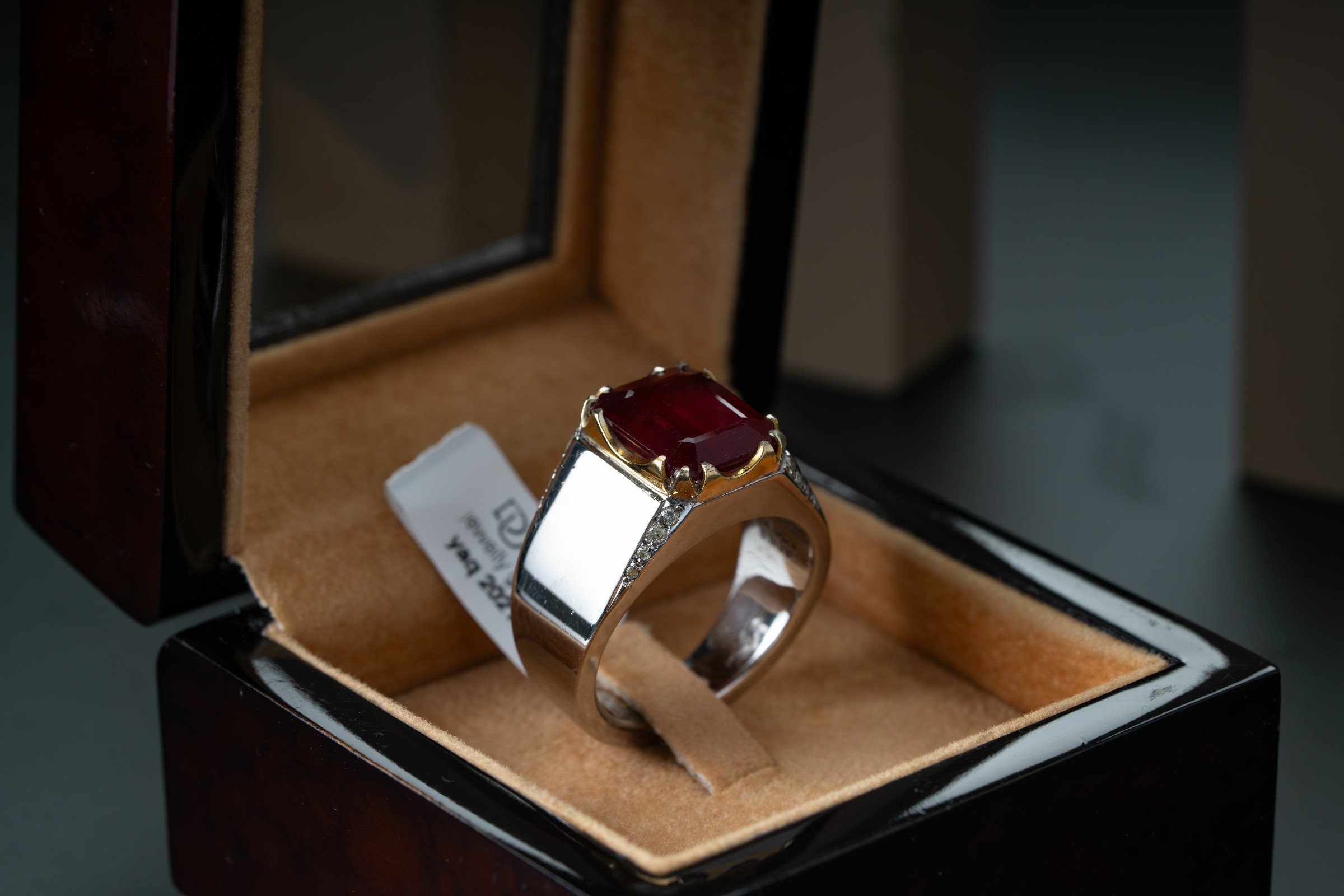 خاتم فضة بحجر ياقوت افريقي أحمر مع ترصيع الماس - تشكيلة الرجال, خواتم رجالية, ياقوت