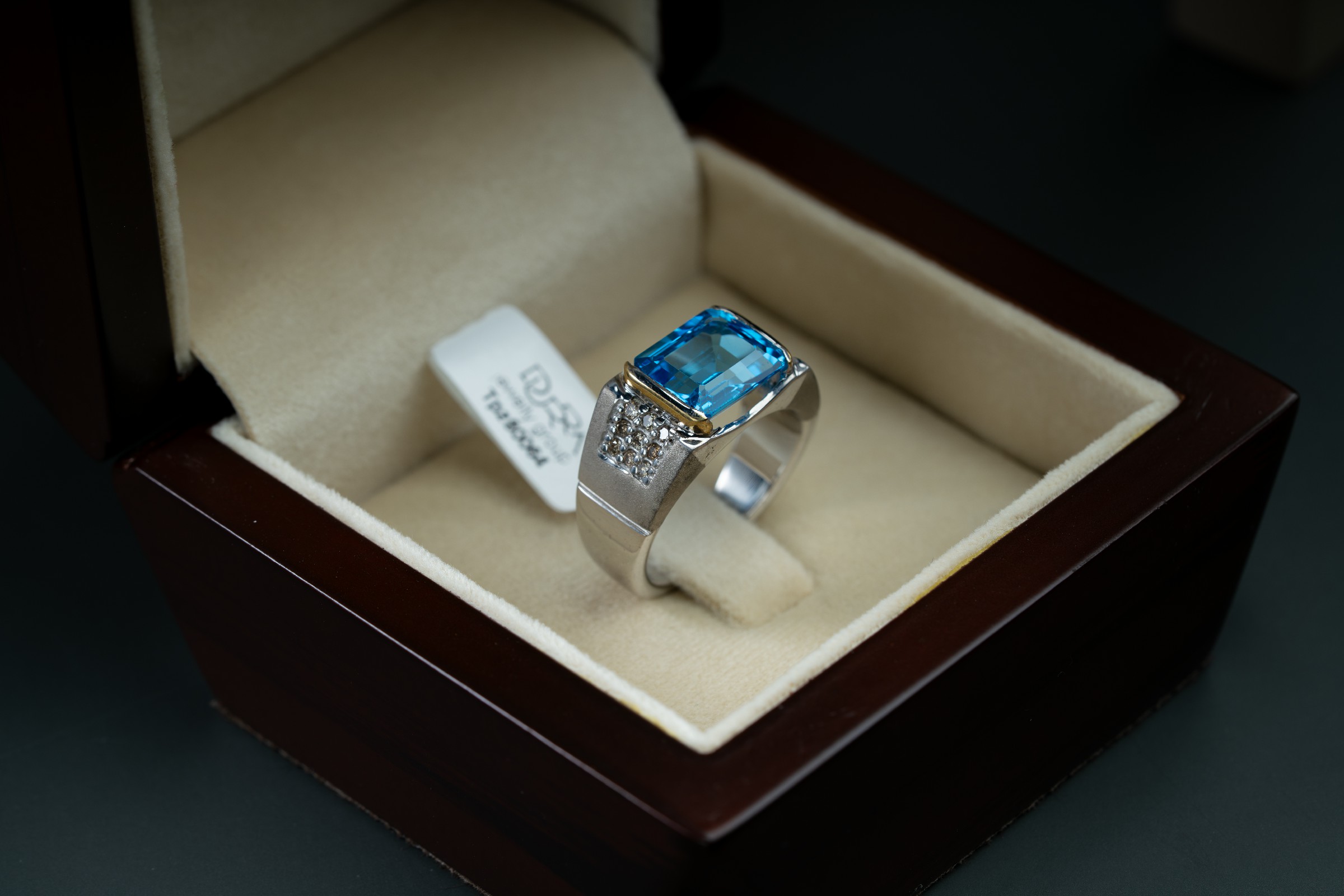 خاتم رجالي بحجر توباز سويسري ملكي - تشكيلة الرجال, توباز