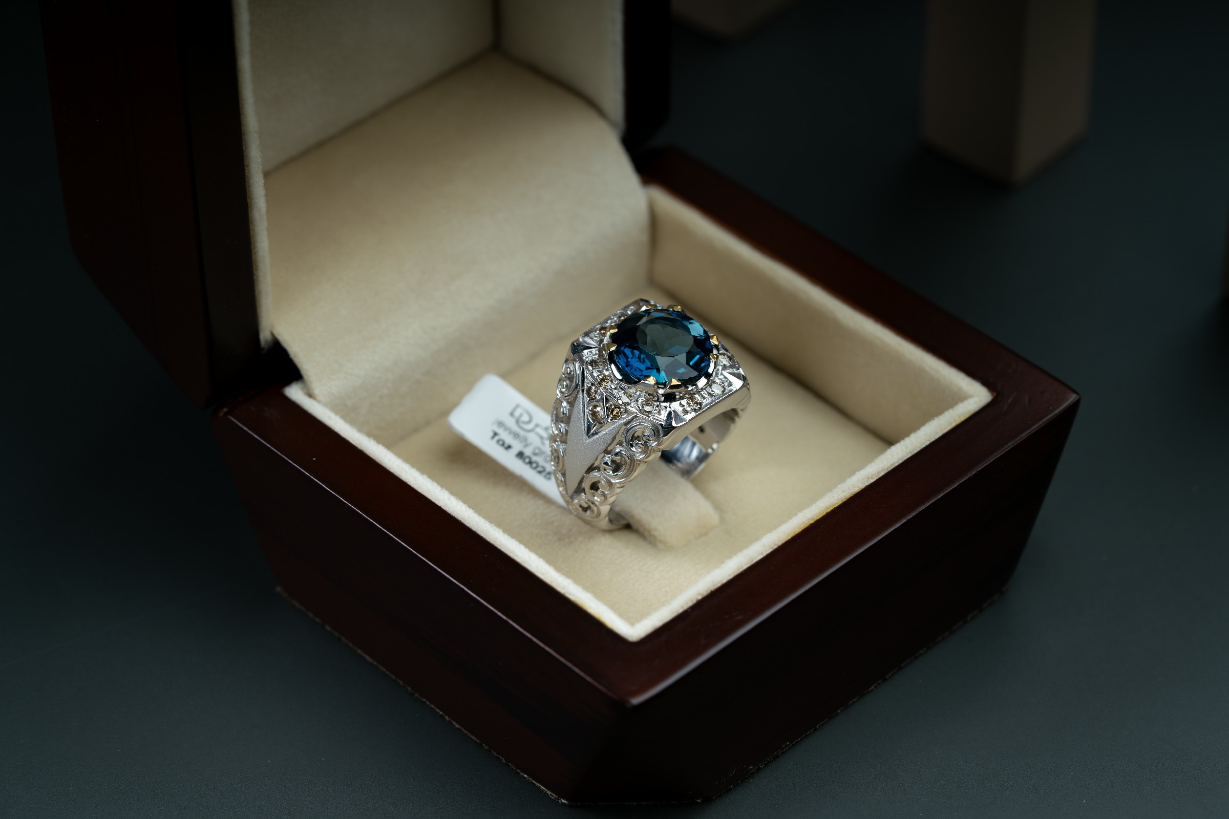 خاتم رجالي فاخر بحجر التوباز مع ترصيع الماس - تشكيلة الرجال, خواتم رجالية, توباز