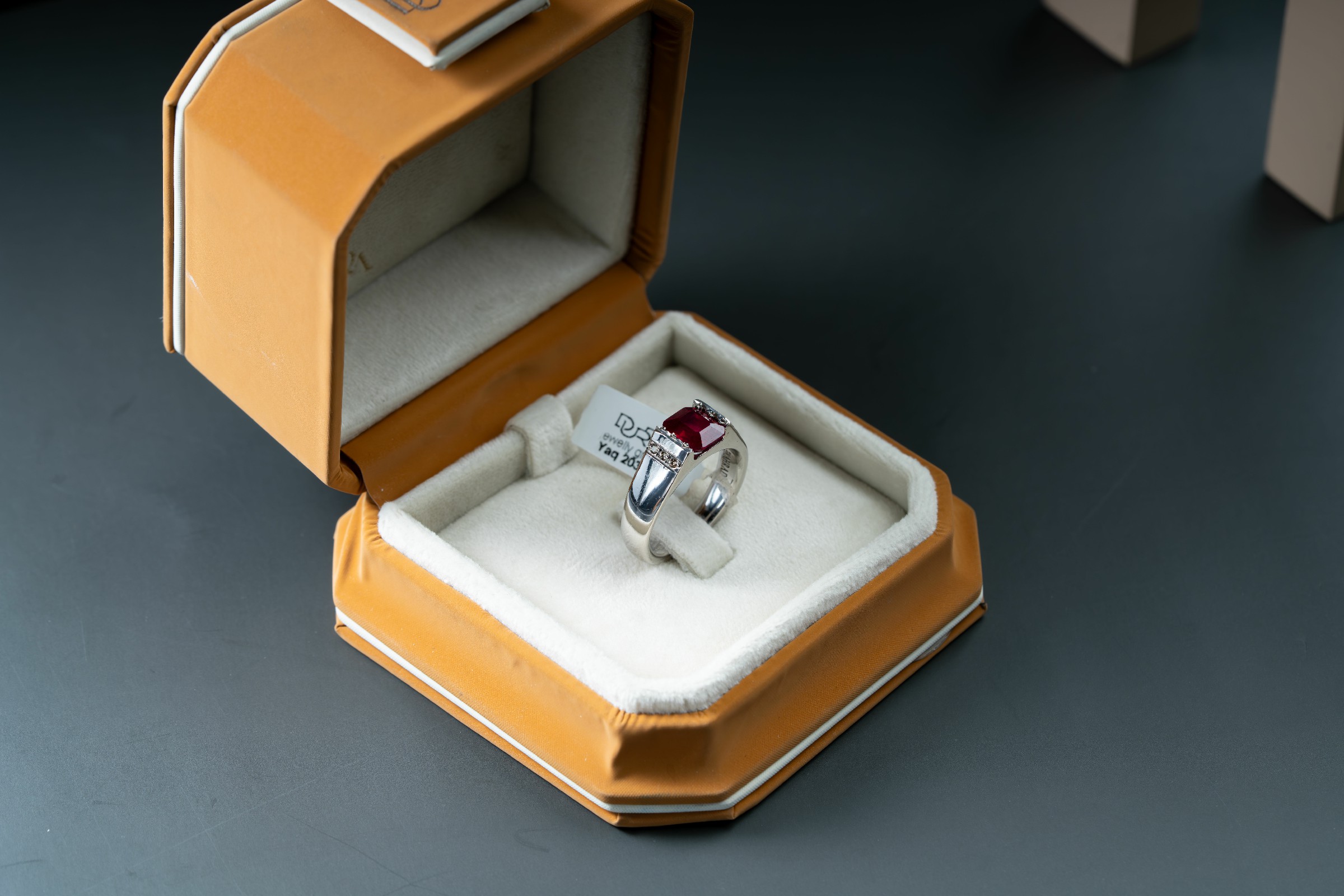 خاتم فضة رجالي صياغة يدوية بحجر الياقوت الافريقي مع ترصيع الماس - تشكيلة الرجال, خواتم رجالية, ياقوت