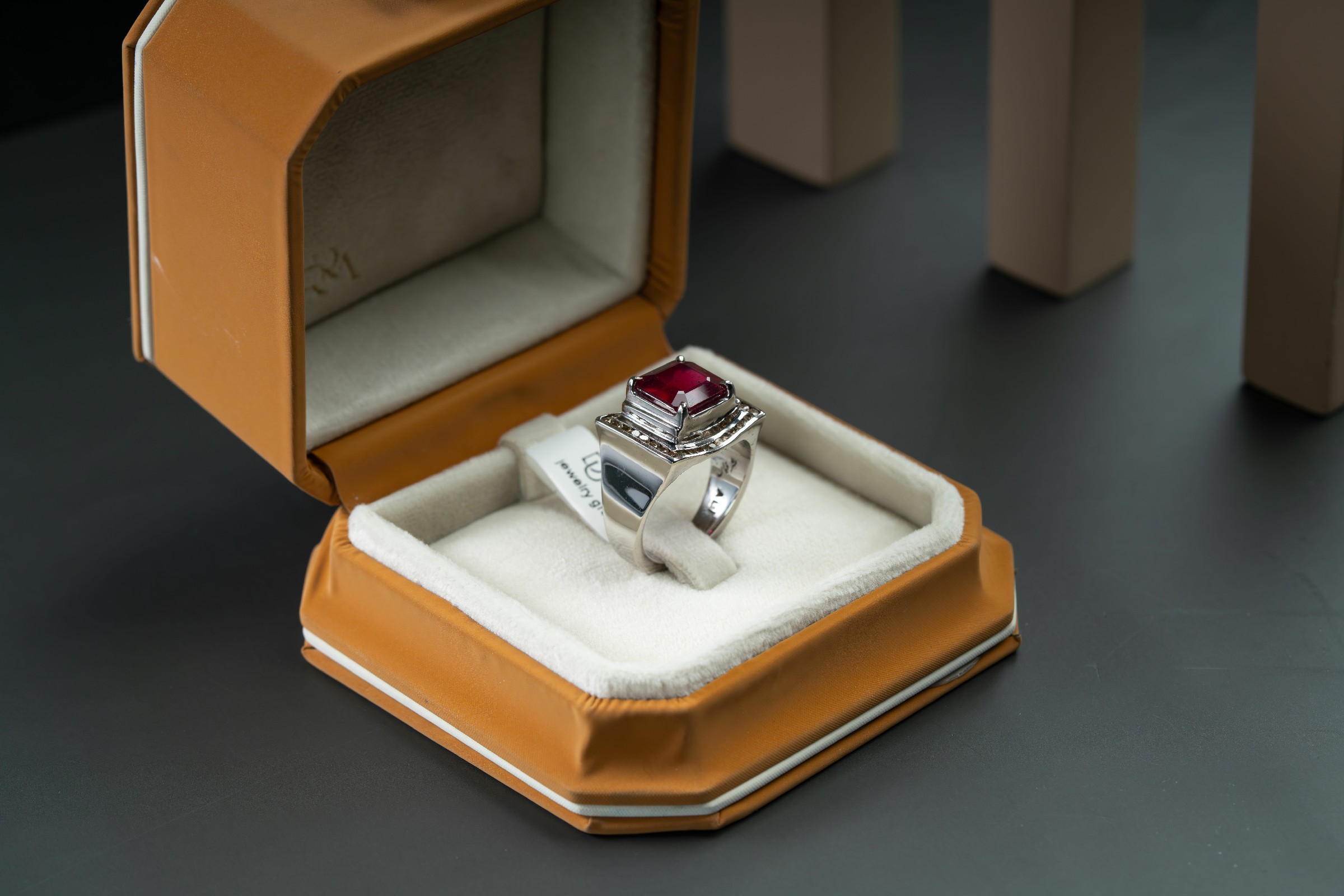 خاتم رجالي صياغة يدوية بحجر الياقوت الافريقي - تشكيلة الرجال, خواتم رجالية, ياقوت