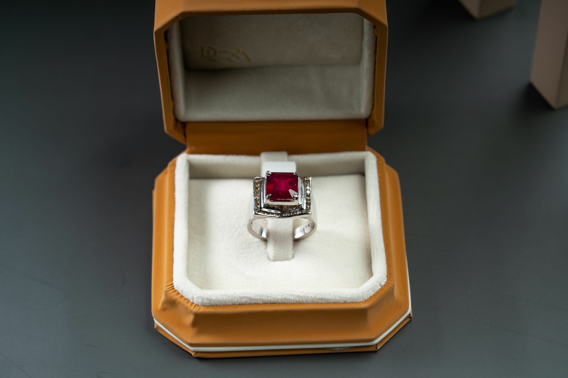 خاتم رجالي صياغة يدوية بحجر الياقوت الافريقي - تشكيلة الرجال, خواتم رجالية, ياقوت