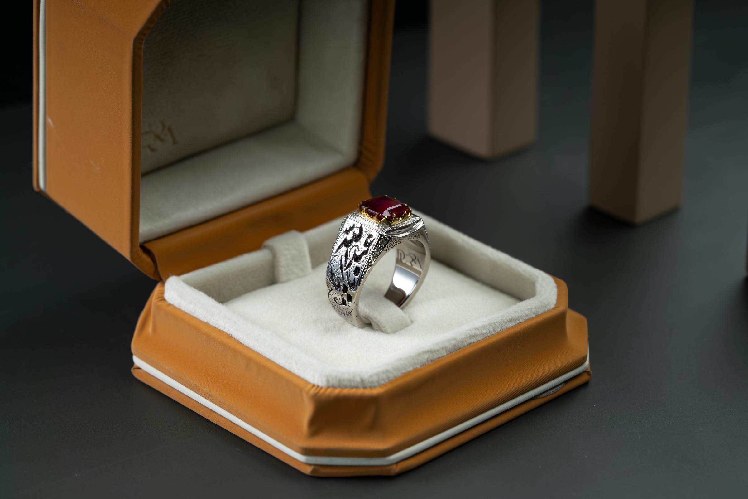 خاتم فضة بطابع روحاني منقوش يدوي مع حجر الياقوت الافريقي - تشكيلة الرجال, خواتم رجالية, ياقوت