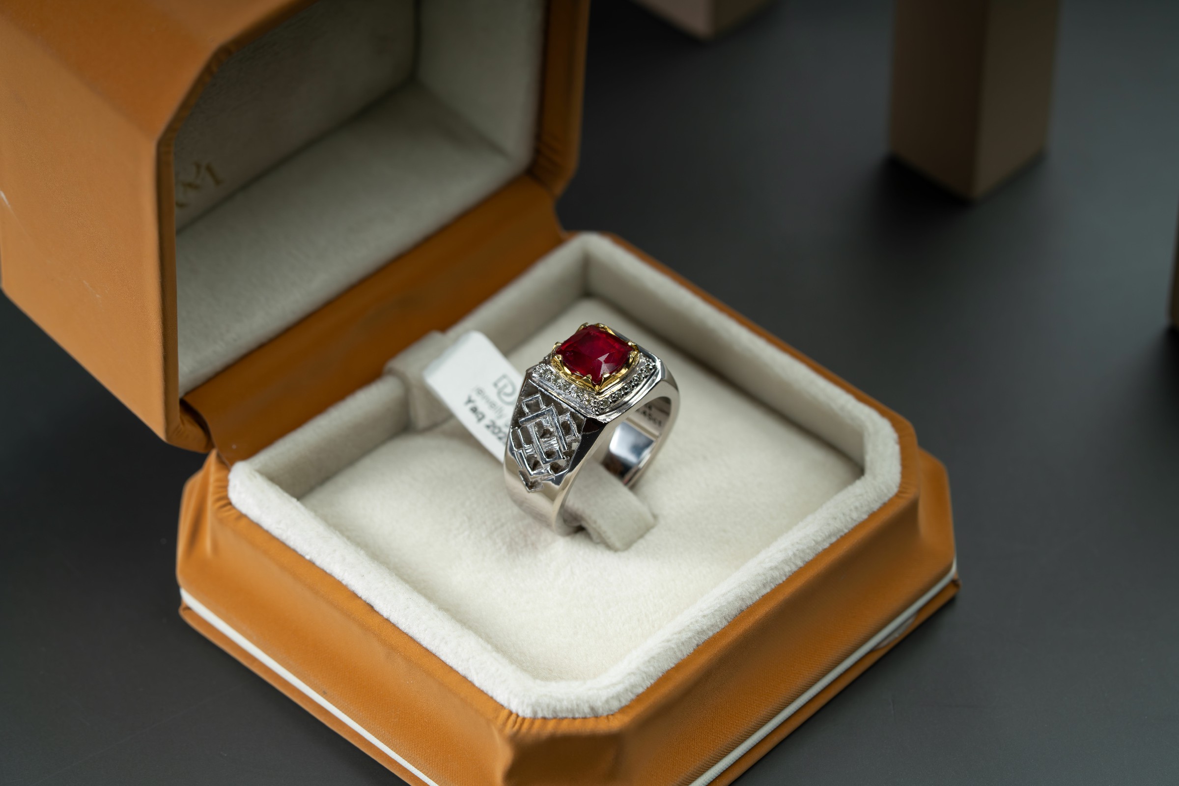 خاتم رجالي ملكي بحجر ياقوت افريقي أحمر  - تشكيلة الرجال, خواتم رجالية, ياقوت