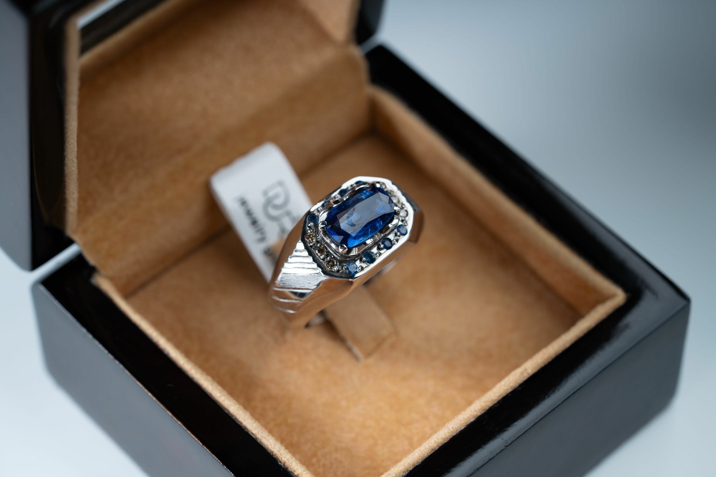 خاتم مميز بحجر الكينايت مع ترصيع الماس وحجر الزفير الافريقي - تشكيلة الرجال, خواتم رجالية, زفير 