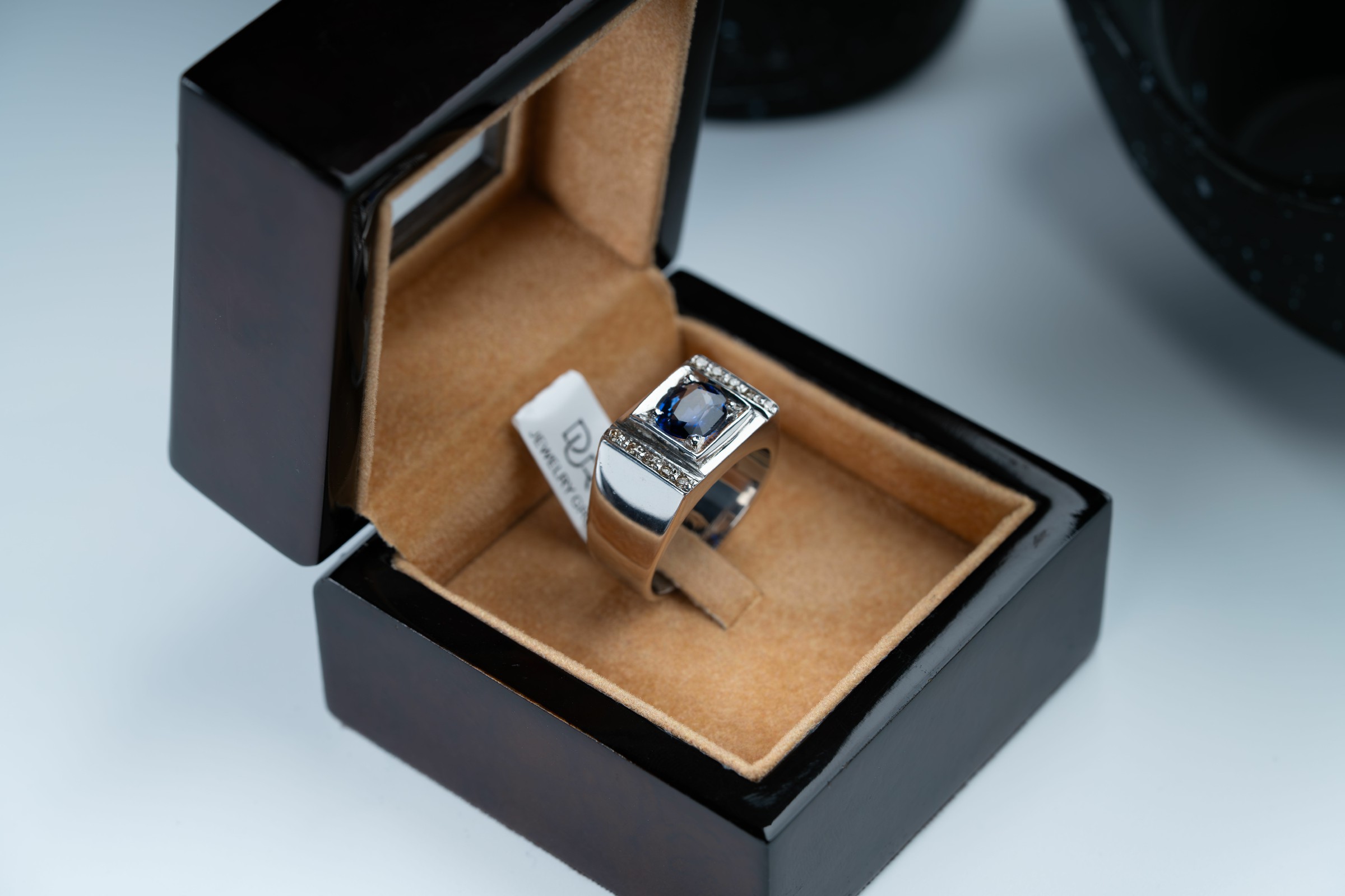 قطعة مميزة بحجر الزفير السيرلانكي مع ترصيع الماس وصياغة يدوية - تشكيلة الرجال, خواتم رجالية, زفير 