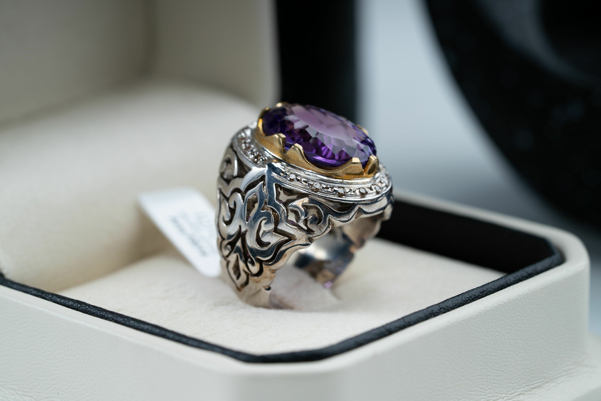 خاتم فاخر من الفضة بصياغة يدوية مع حجر الجمشت وترصيع الالماس بحرفية - تشكيلة الرجال, خواتم رجالية, جمشت