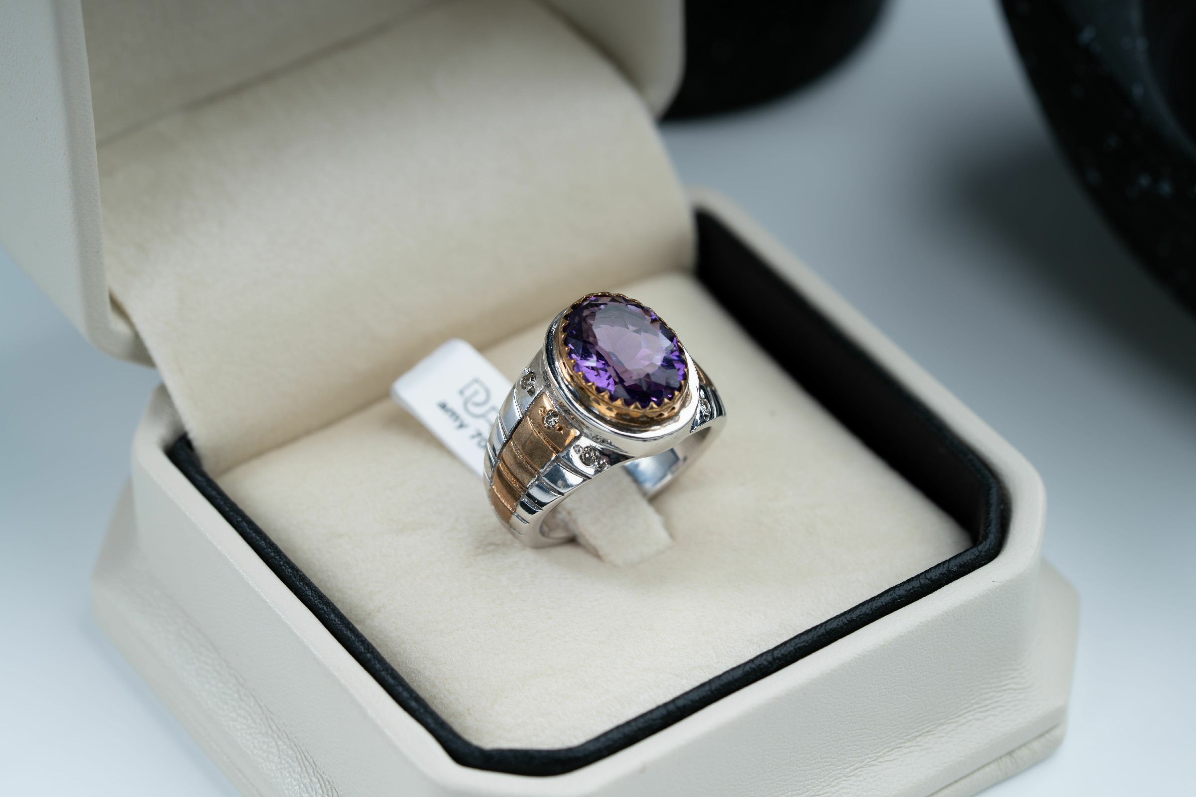 خاتم فاخر بحجر الجمشت وصياغة يدوية مميزة مع طلاء البرنج الذهبي - تشكيلة الرجال, خواتم رجالية, جمشت