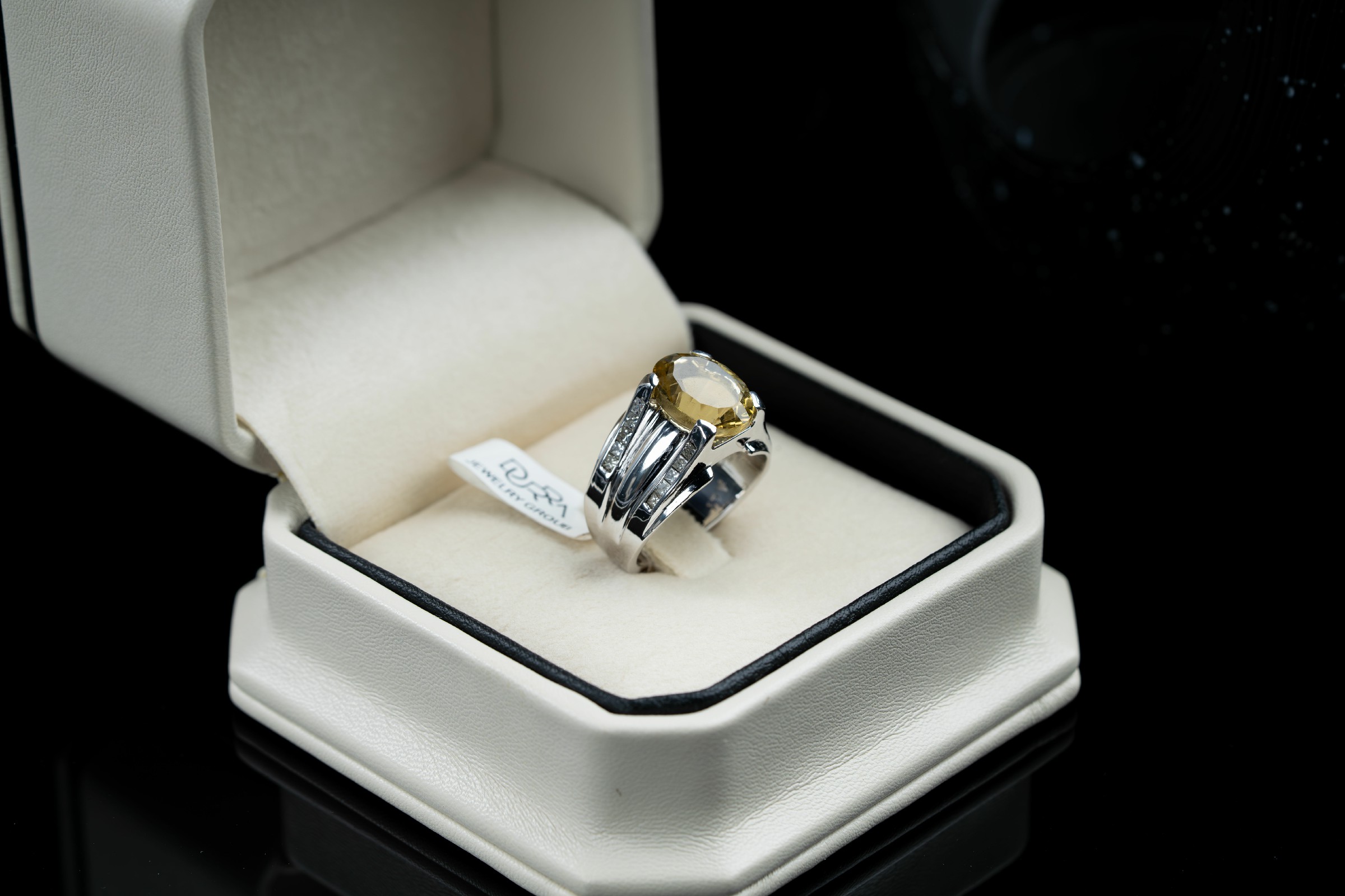 خاتم فاخر من الفضة المٌصاغ يدوياً مع حجر السترين وترصيع الالماس - تشكيلة الرجال, خواتم رجالية, سترين