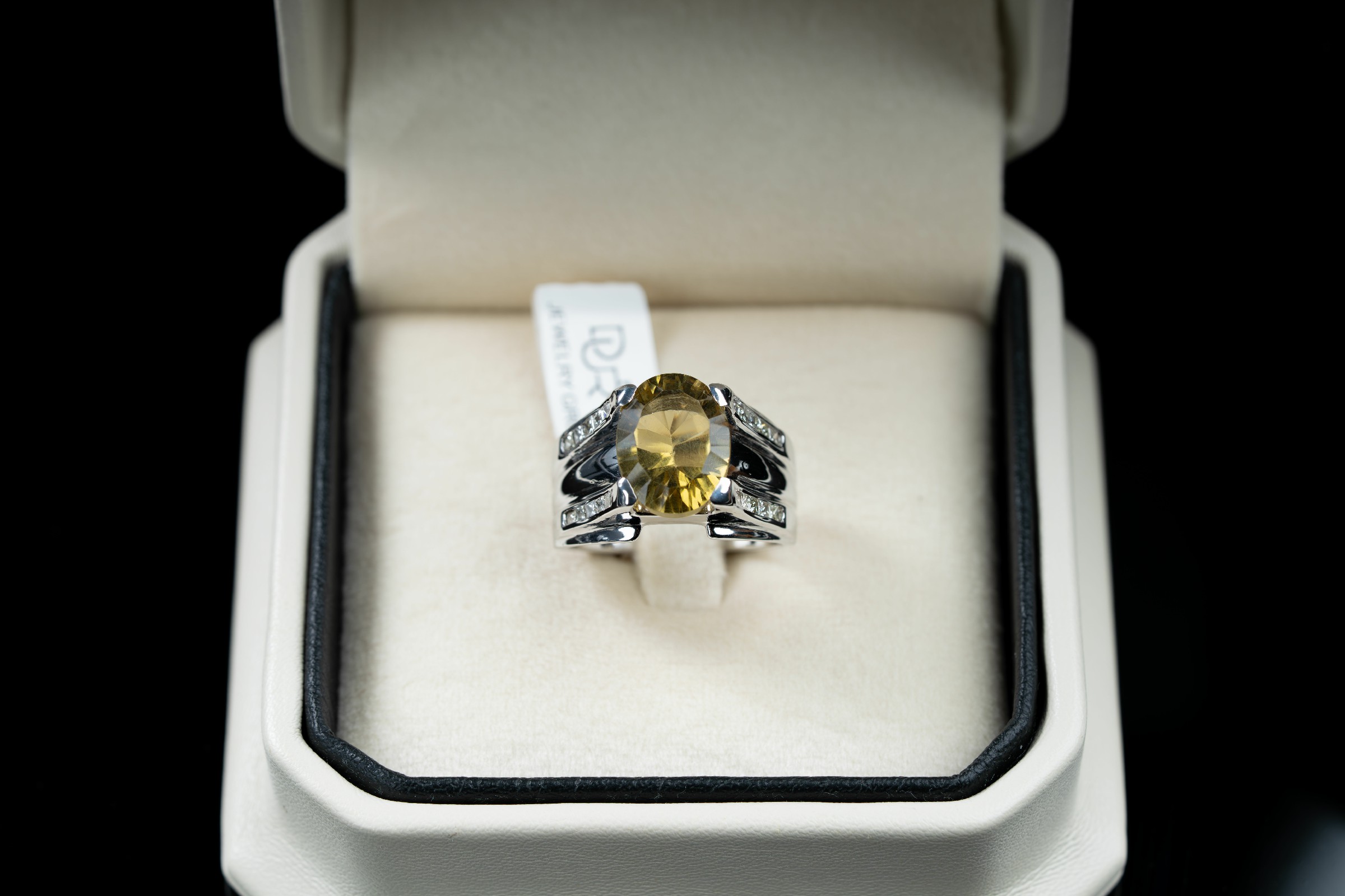 خاتم فاخر من الفضة المٌصاغ يدوياً مع حجر السترين وترصيع الالماس - تشكيلة الرجال, خواتم رجالية, سترين