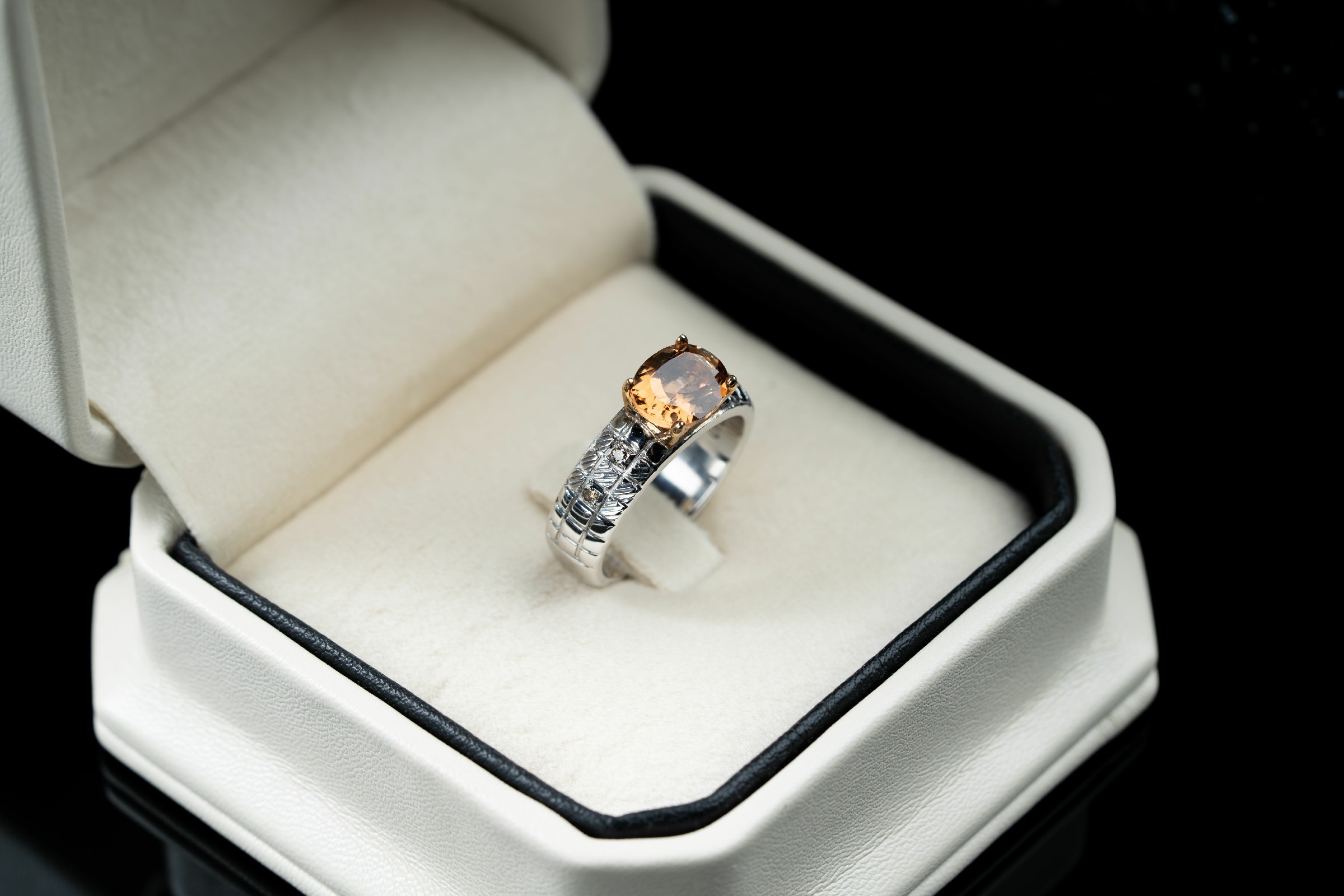 خاتم من النوادر بحجر التوباز الذهبي مصاغ يدوي مع ترصيع الماس - تشكيلة الرجال, خواتم رجالية, توباز