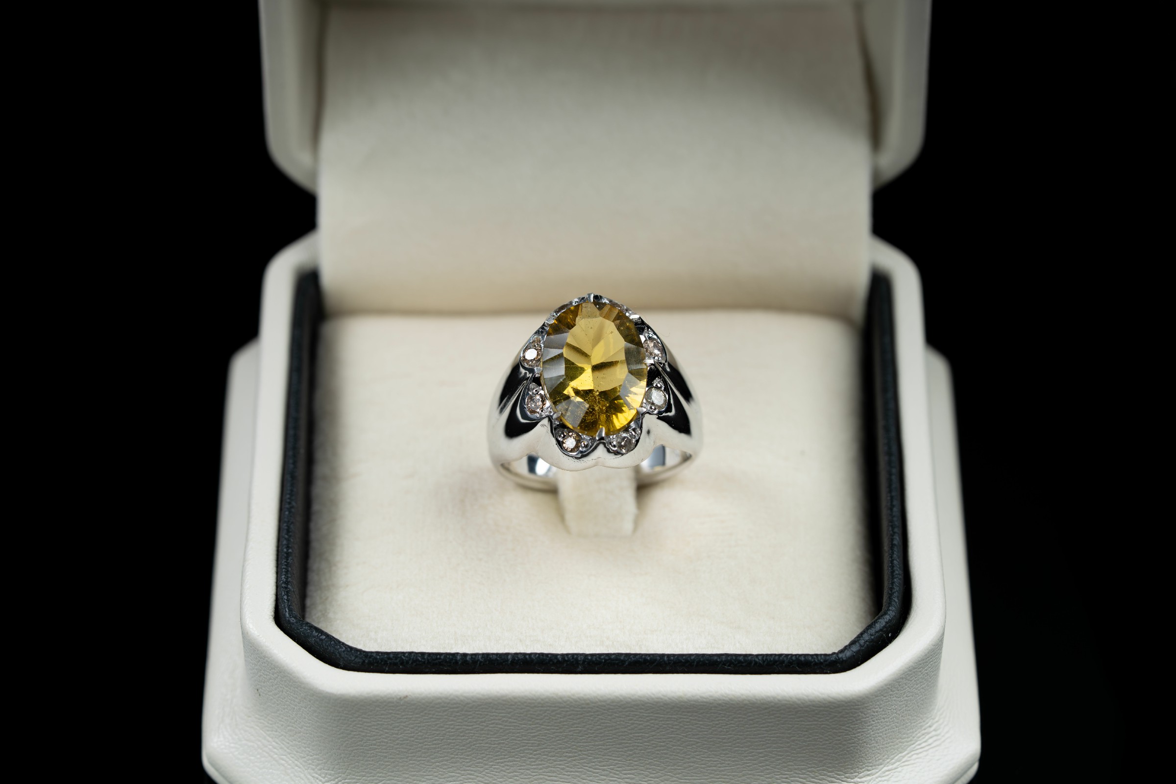 خاتم فخم من الفضة بحجر السترين الذهبي مع ترصيع الماس - تشكيلة الرجال, خواتم رجالية, سترين