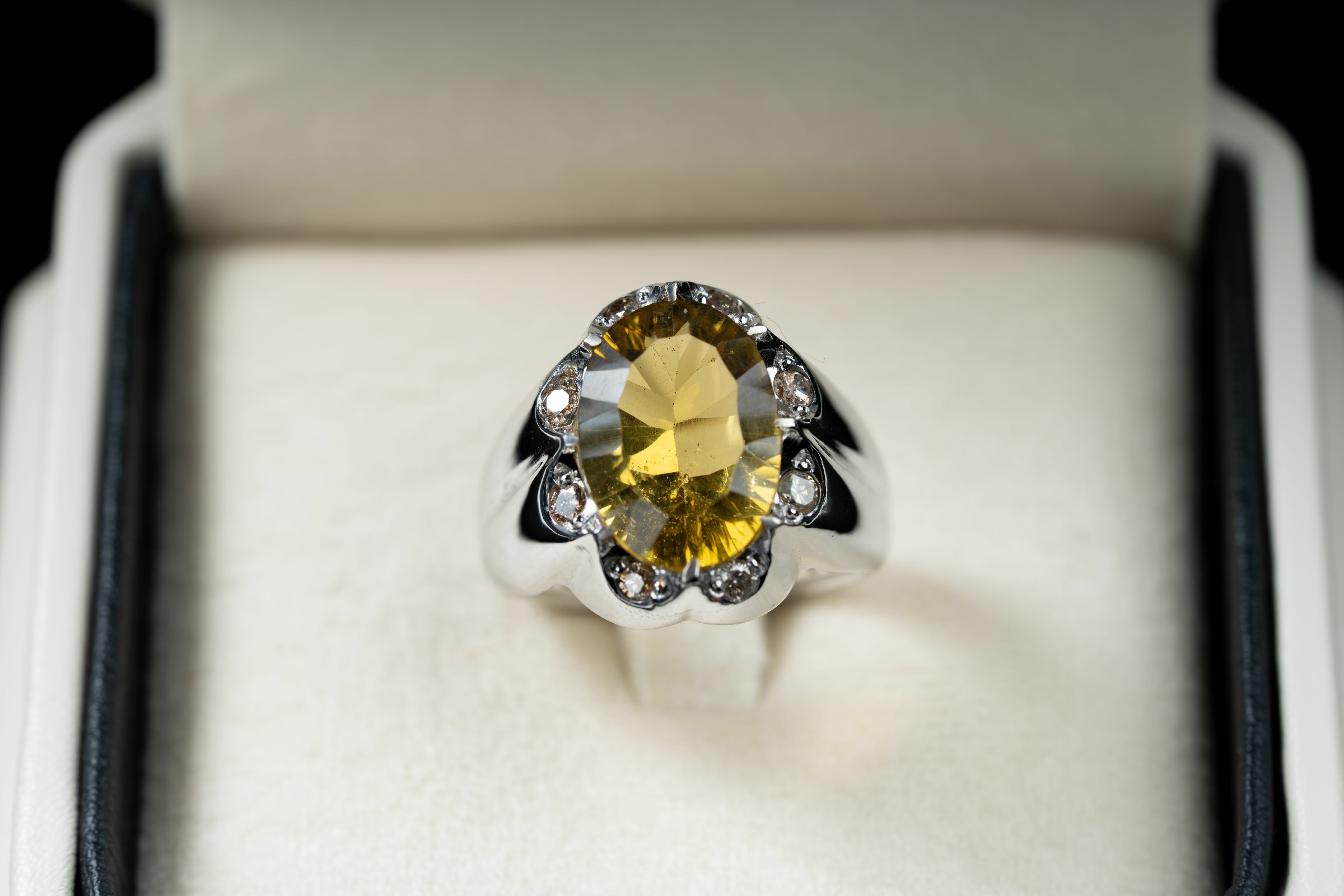 خاتم فخم من الفضة بحجر السترين الذهبي مع ترصيع الماس - تشكيلة الرجال, خواتم رجالية, سترين