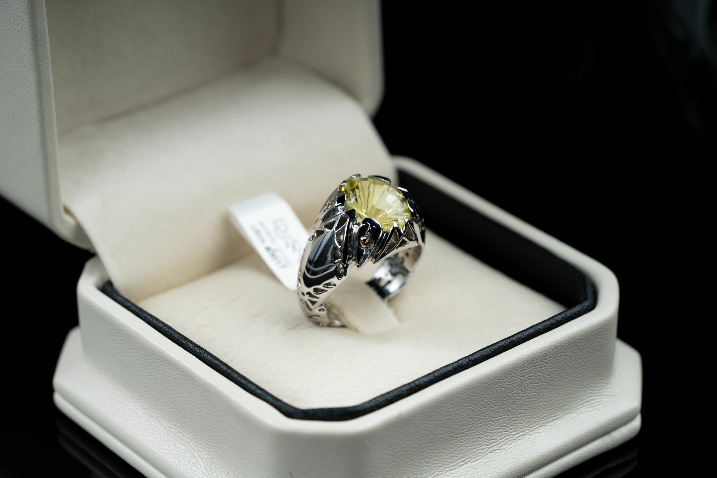 خاتم بتصميم فاخر مصاغ يدوي بالكامل مع حجر الكوارتز الليموني مع ترصيع الماس - تشكيلة الرجال, خواتم رجالية, سترين