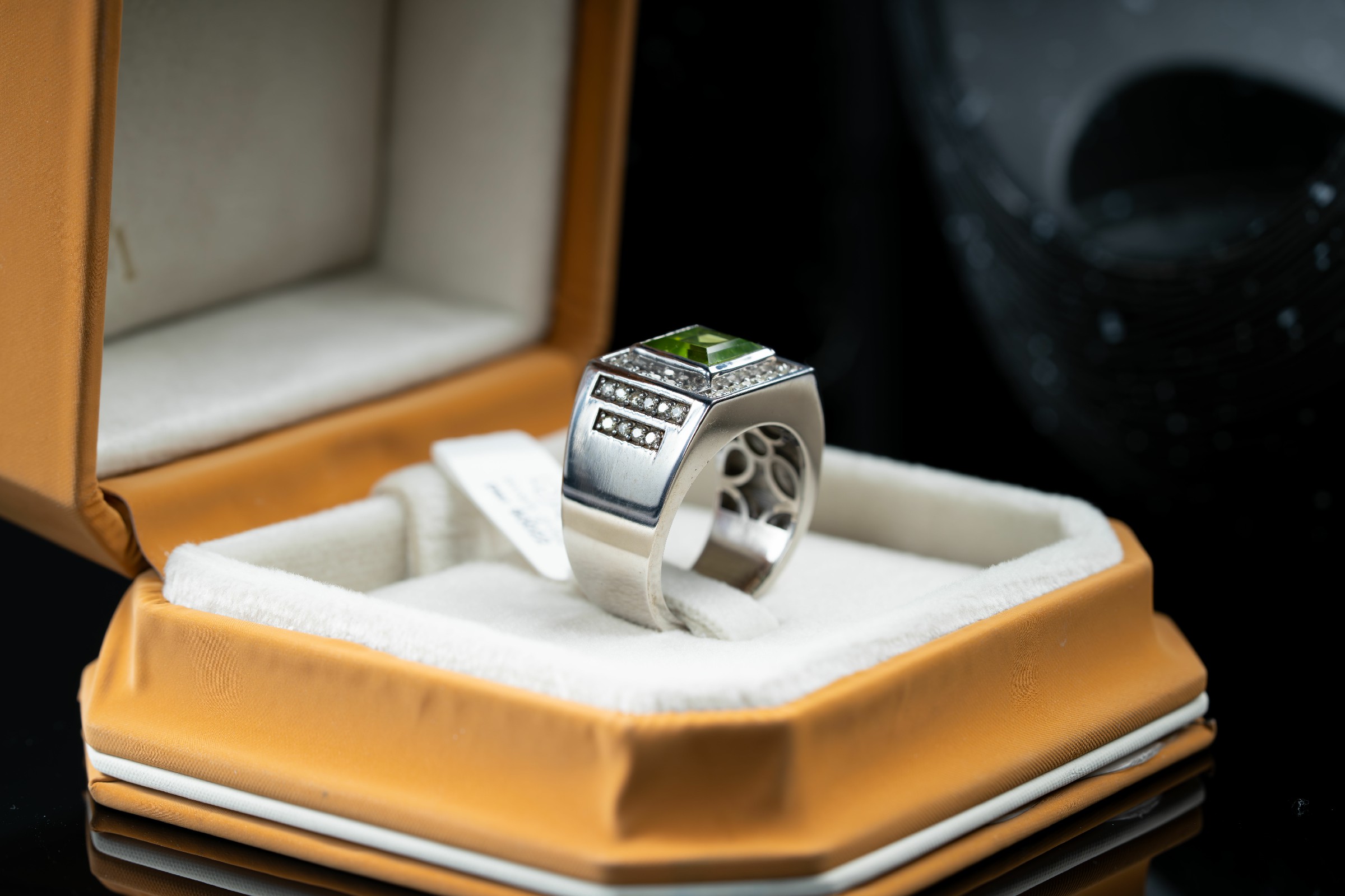 خاتم رجالي فاخر بالزبرجد والالماس - تشكيلة الرجال, خواتم رجالية, زبرجد