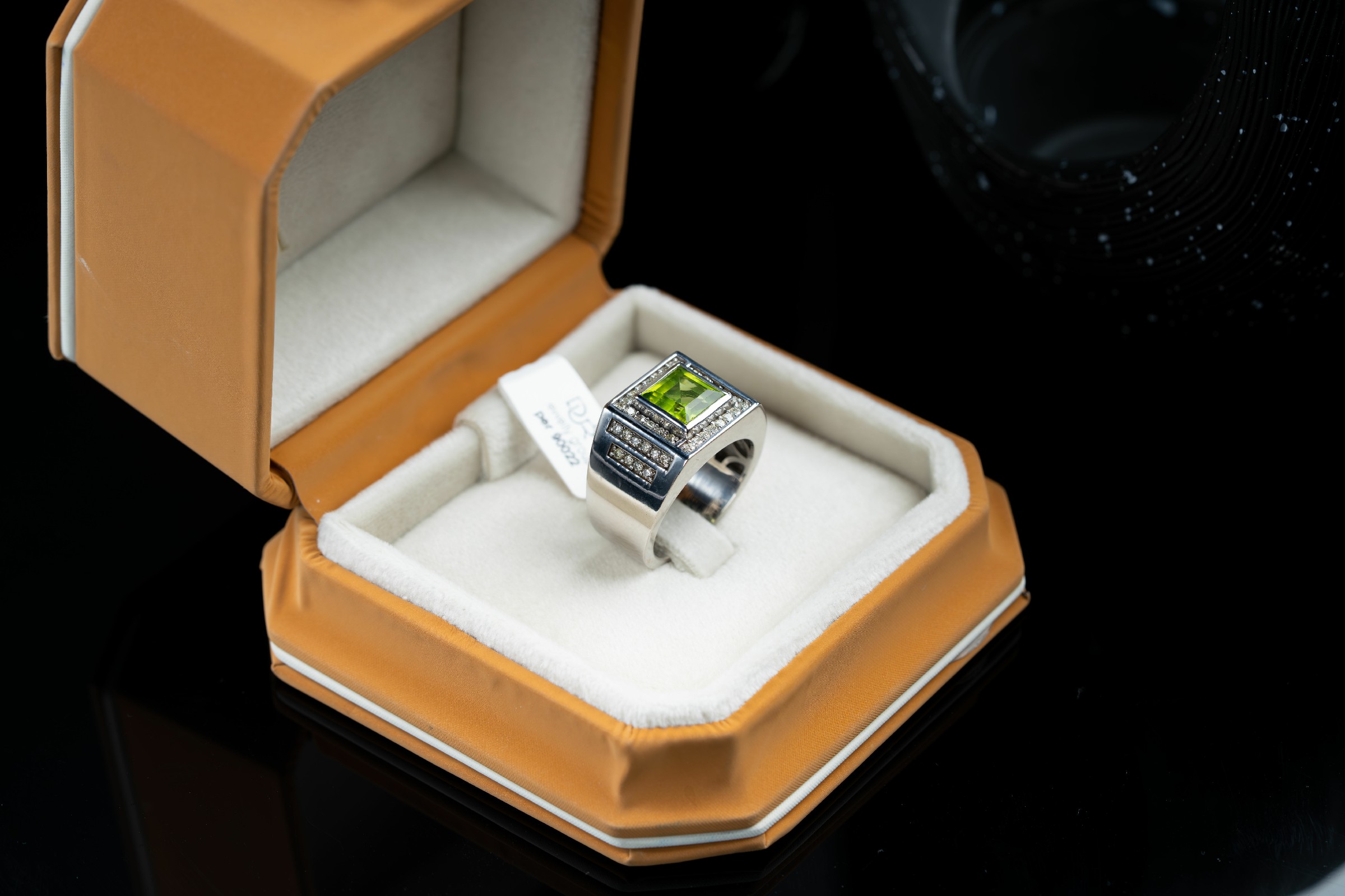 خاتم رجالي فاخر بالزبرجد والالماس - تشكيلة الرجال, خواتم رجالية, زبرجد