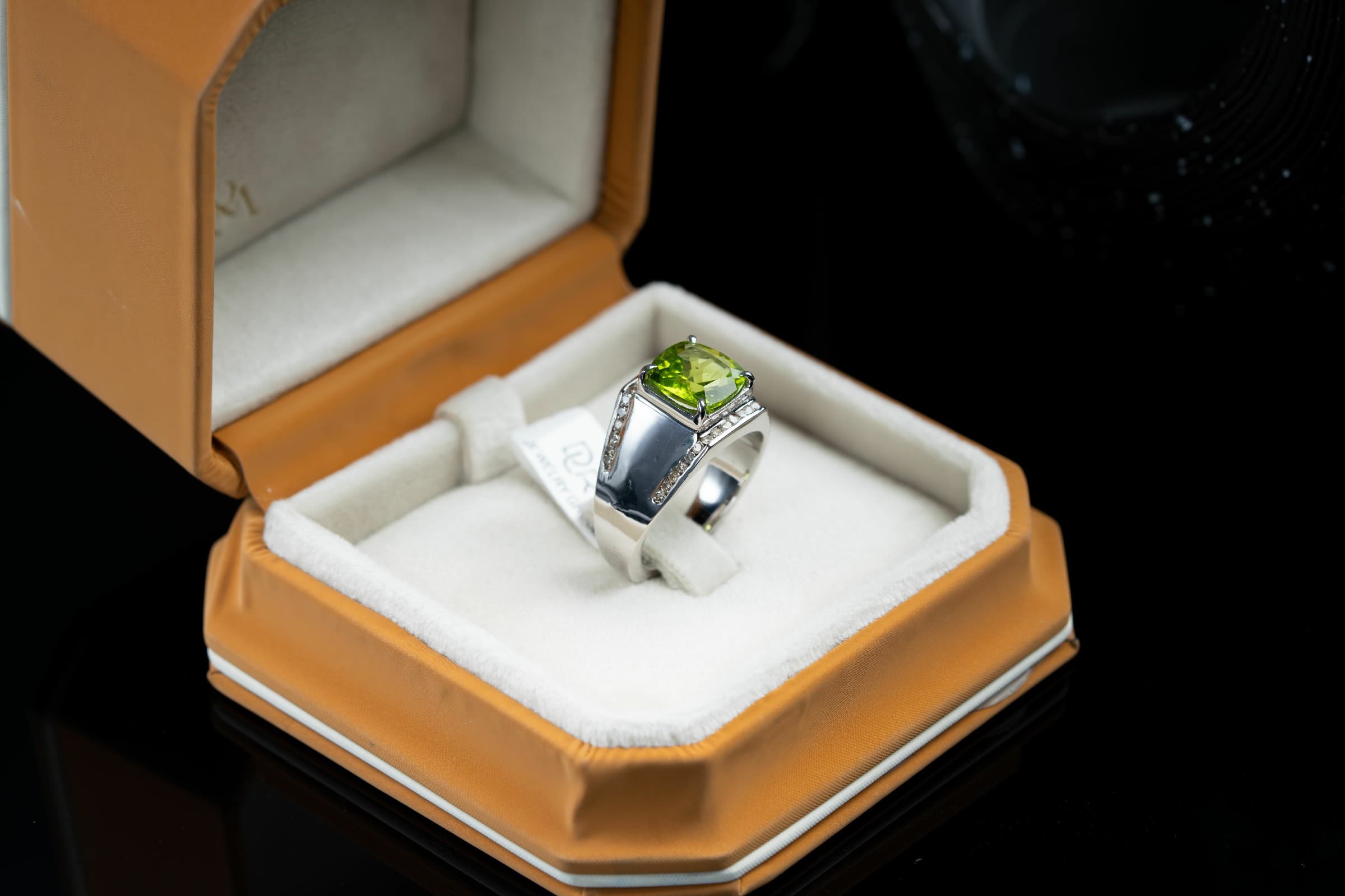 خاتم فضة صياغة يدوية بحجر الزبرجد الاخضر مع ترصيع الالماس - تشكيلة الرجال, خواتم رجالية, زبرجد